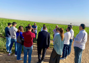 وزارة الزراعة و الهيدرولوجيين الفلسطينيين ومؤسسة التعاون و ادارة المشروع الهولندي في زيارة الى جمعية المشروع الانشائي العربي.