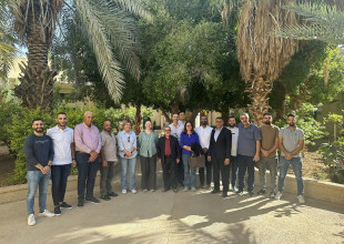 وزارة الزراعة و الهيدرولوجيين الفلسطينيين ومؤسسة التعاون و ادارة المشروع الهولندي في زيارة الى جمعية المشروع الانشائي العربي.