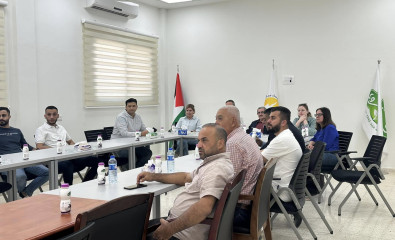 وزارة الزراعة و الهيدرولوجيين الفلسطينيين ومؤسسة التعاون و ادارة المشروع الهولندي في زيارة الى جمعية المشروع الانشائي العربي.