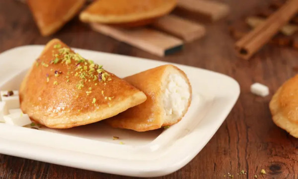 Qatayef with cheese