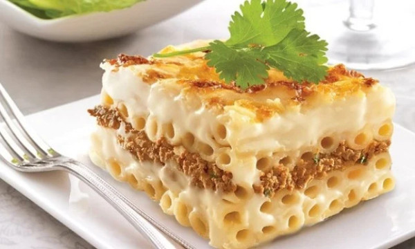 Pasta with b&eacute;chamel sauce